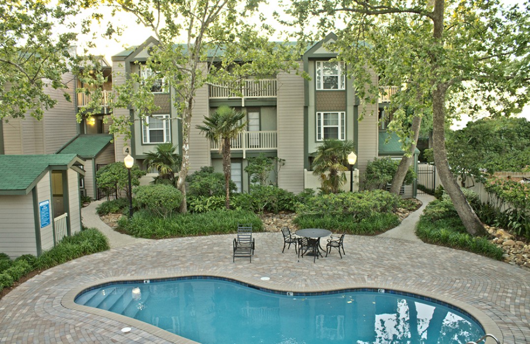 Frenchman's Creek Apartments in Metairie, LA Studio, 1 & 2 Bedroom Apartments For Rent 1st
