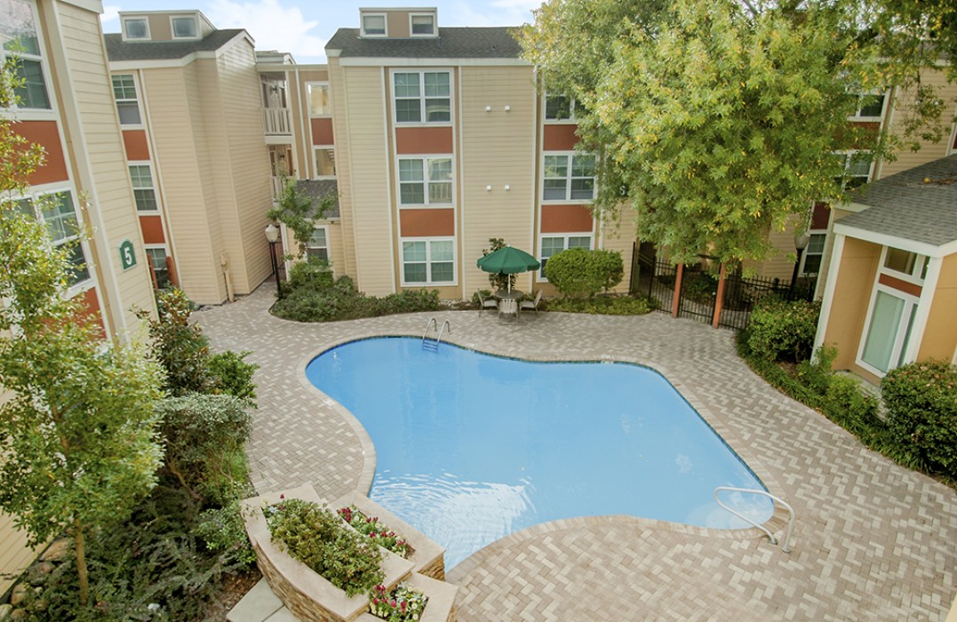 Turtle Creek Apartments in Metairie, LA - Studio, 1 & 2 Bedroom