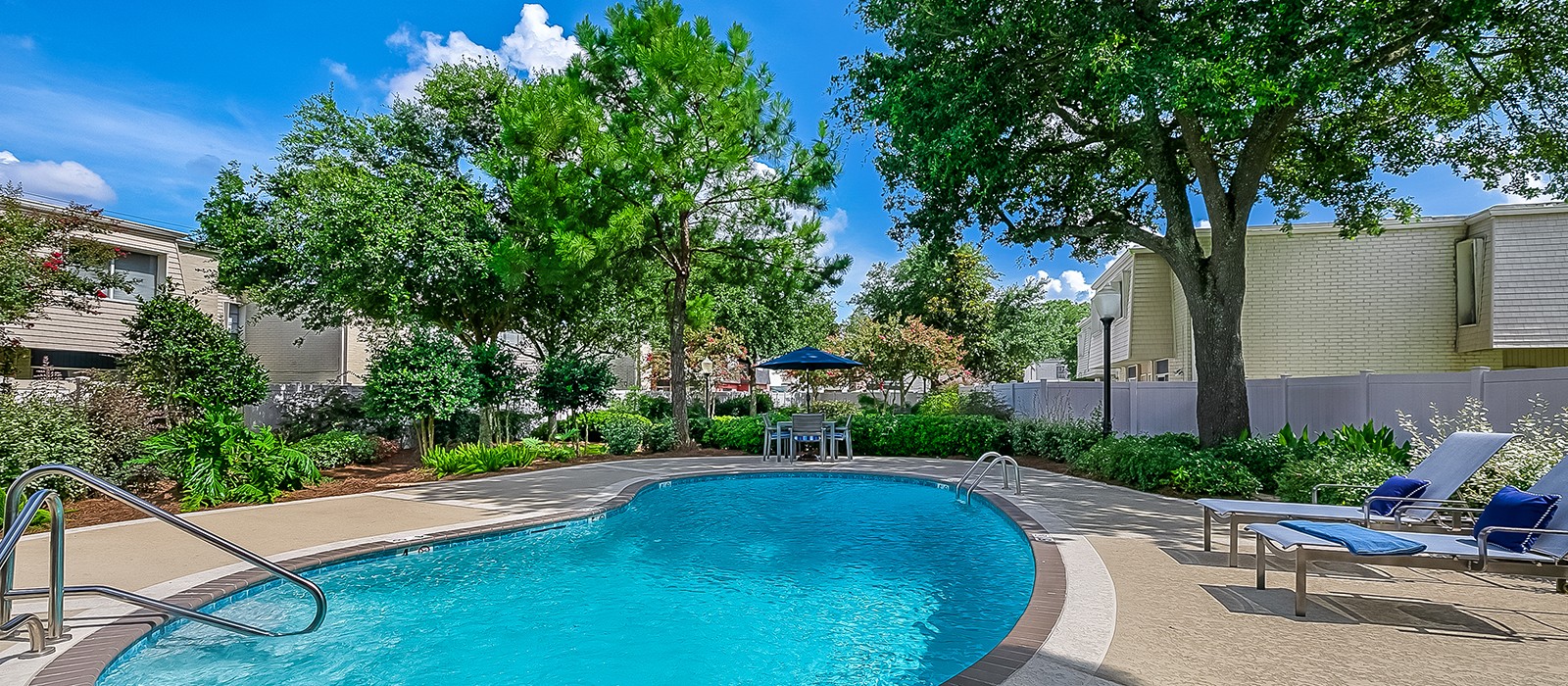 Camelot Court Apartments in Metairie, LA - 2, 3, & 4 Bedroom Apartments