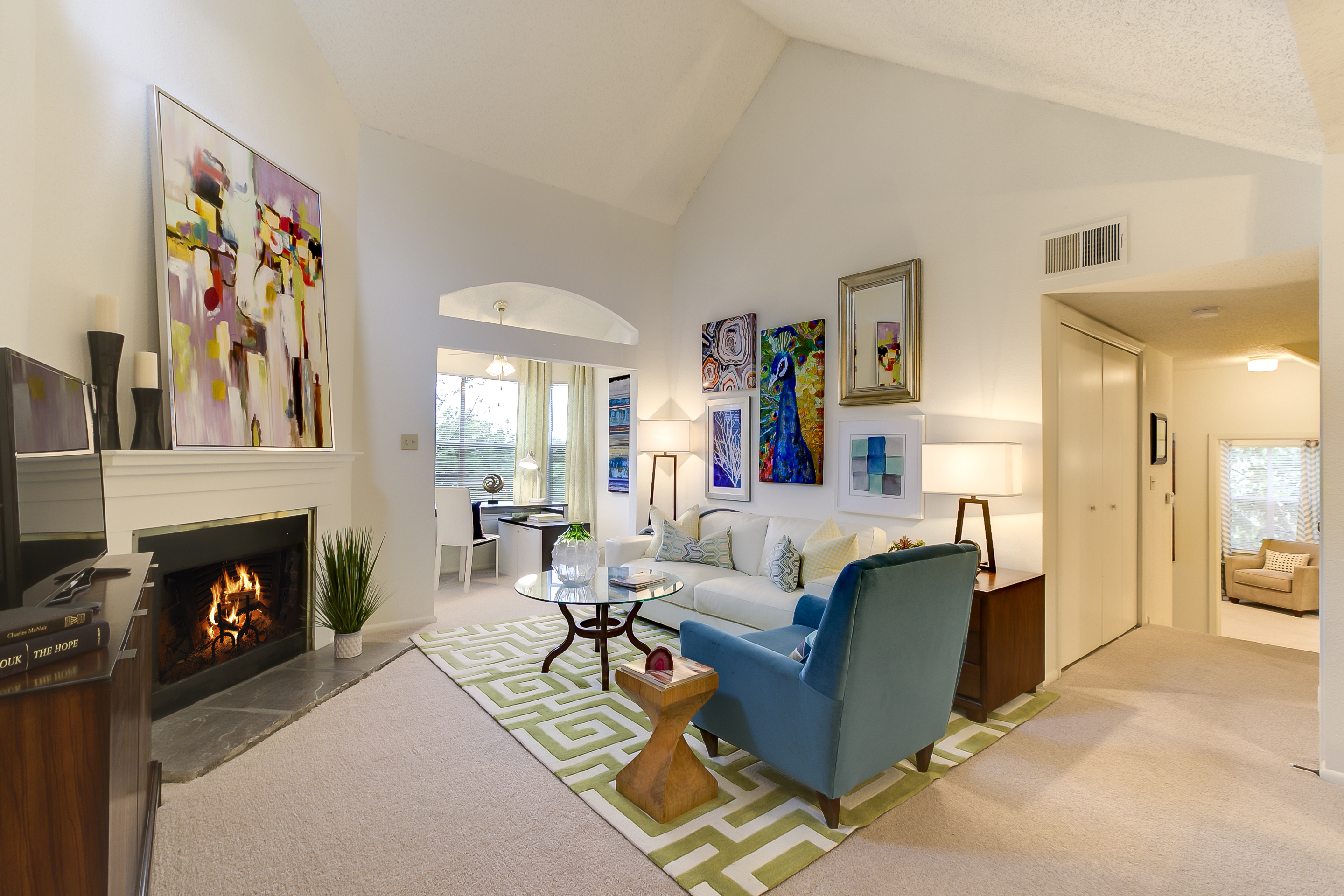 An airy yet cozy room at Citrus Creek West. 