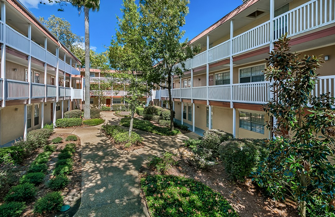 Crossings Apartments in Metairie, LA 1, 2, 3 Bedroom Apartments For