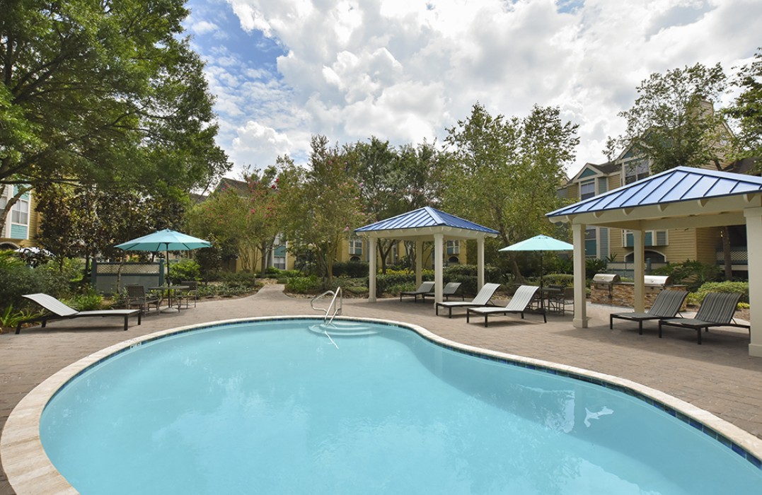 Clearwater Creek Apartments in River Ridge, LA 1 & 2 Bedroom Apartments For Rent 1st Lake