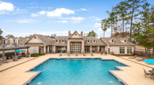 1st Lake Apartments in New Orleans, Louisiana