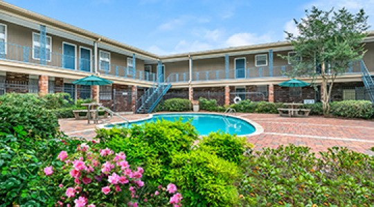 1st Lake Apartments in New Orleans, Louisiana