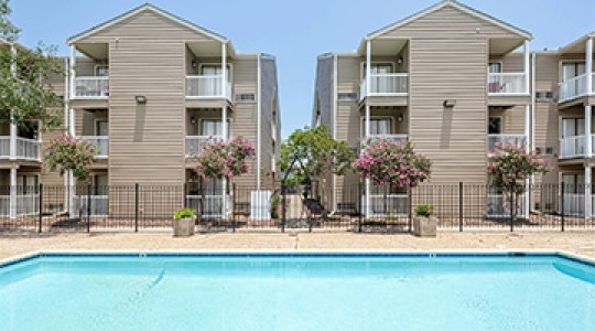 1st Lake Apartments in New Orleans, Louisiana