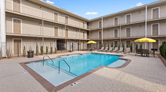 1st Lake Apartments in New Orleans, Louisiana