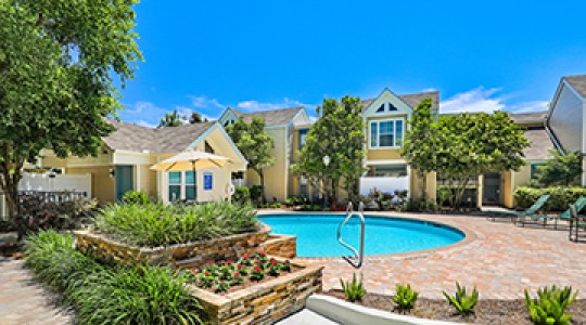 1st Lake Apartments in New Orleans, Louisiana